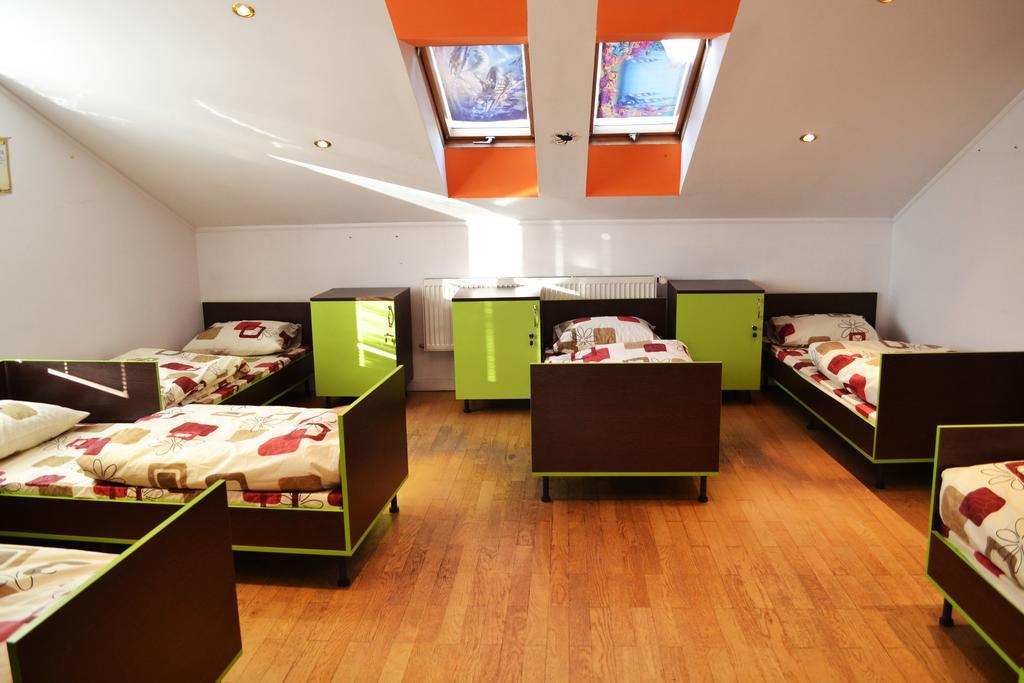 Wanted Hostel Lviv Ngoại thất bức ảnh