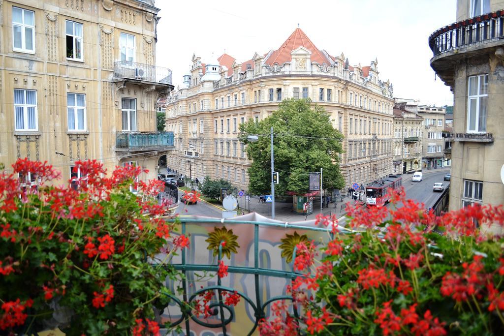 Wanted Hostel Lviv Ngoại thất bức ảnh