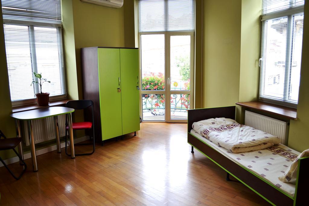 Wanted Hostel Lviv Ngoại thất bức ảnh