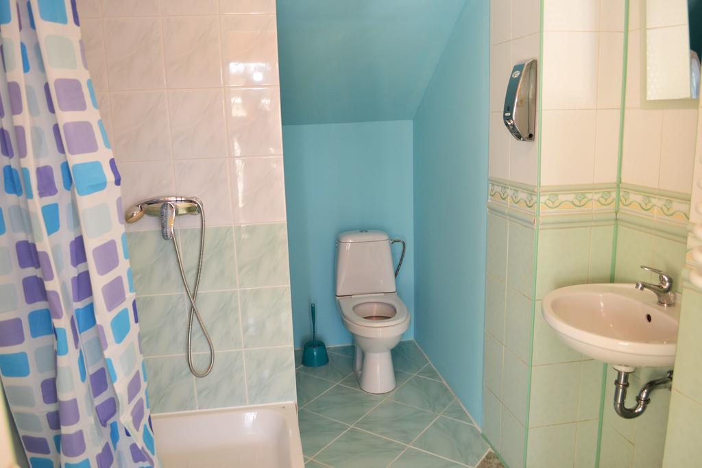 Wanted Hostel Lviv Ngoại thất bức ảnh